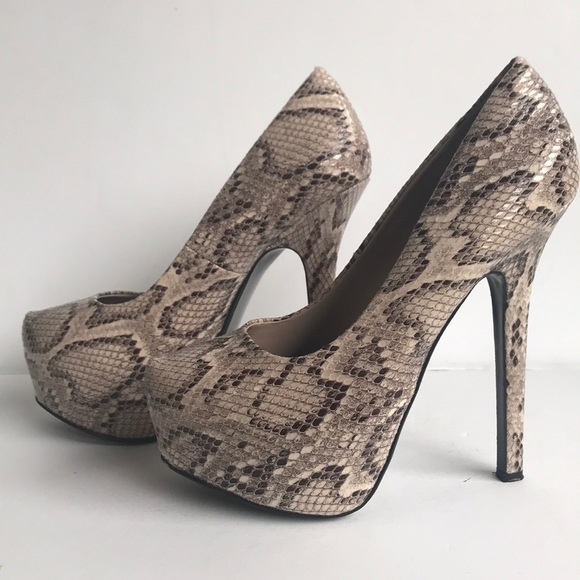 Steve Madden DejaVu Snakeskin Pumps 8B - Picture 9 of 11